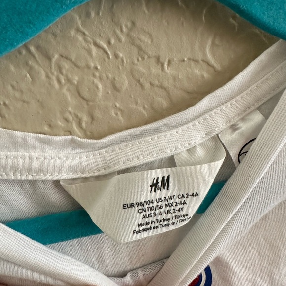 Donated 💙5/$25💙H&M Disney Minnie Mouse USA Top 3-4T - Picture 3 of 3